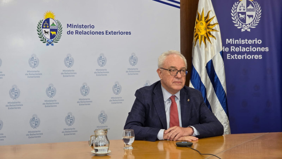 Saludo del canciller Lubetkin 